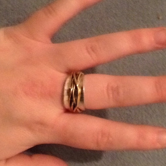 Twister ring - Picture 1 of 1